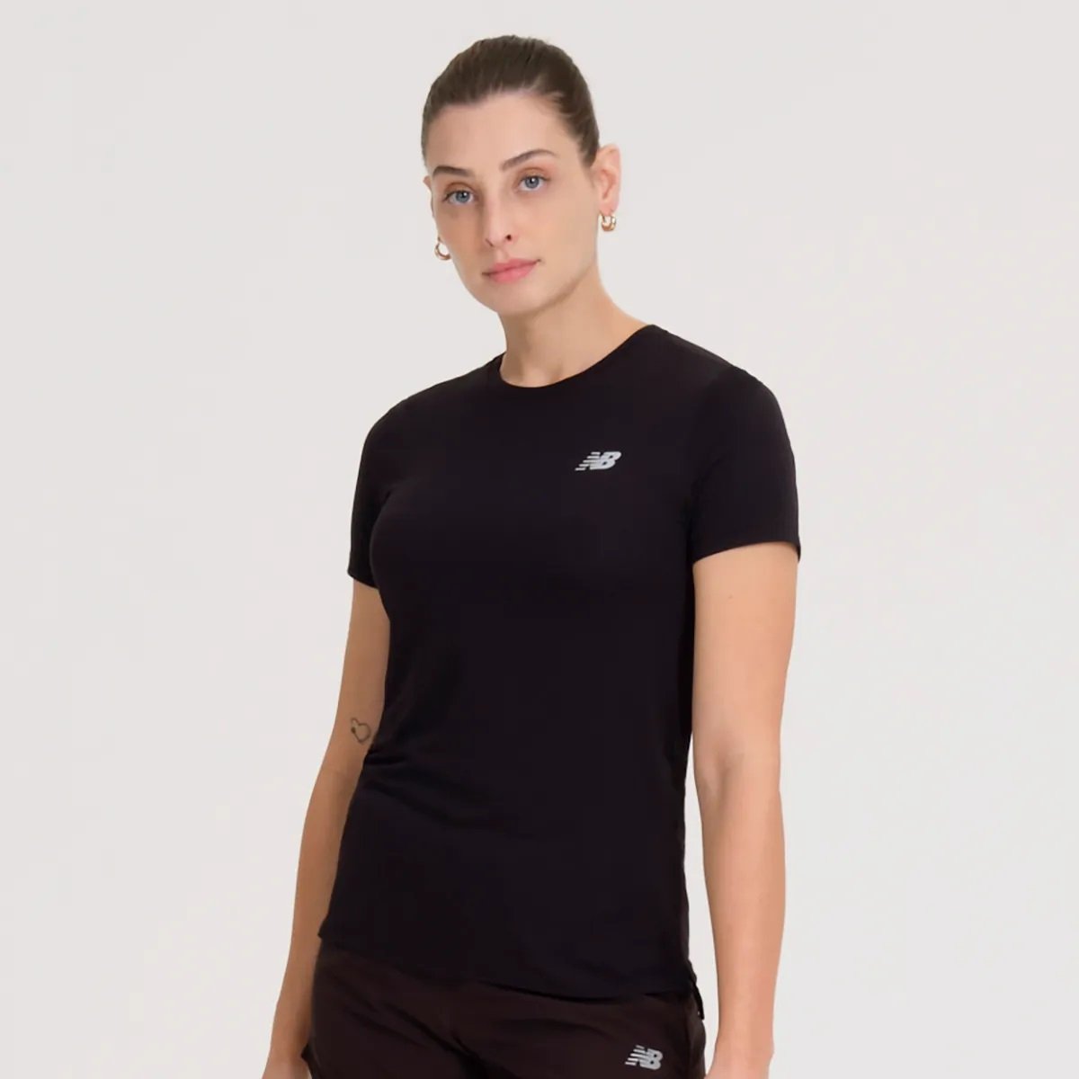 Camiseta New Balance Sport Essentials Feminina Preta Camiseta New Balance Sport Essentials Feminina Preta
