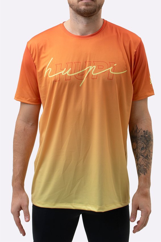 Camiseta Color Laranja, Bermuda Running e Meia