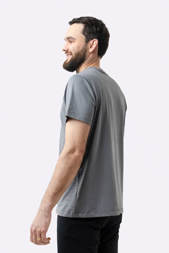 Camiseta Columbia Masculina Journey to Joy Cinza