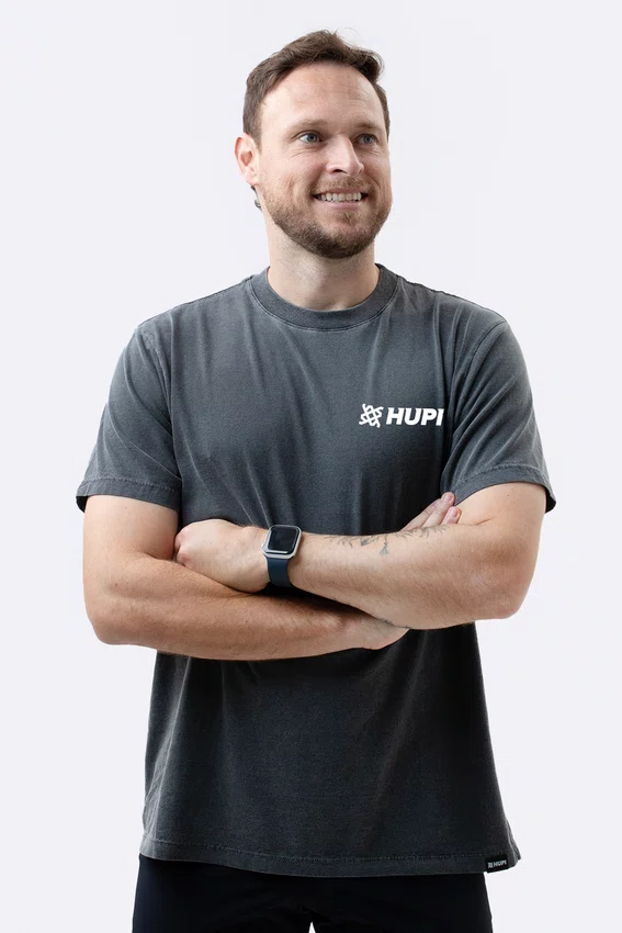 Camiseta HUPI Casual Chumbo Institucional