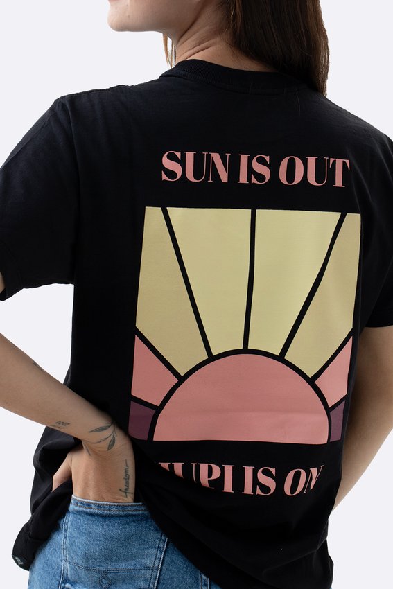Camiseta HUPI Casual Preta HUPI Is On