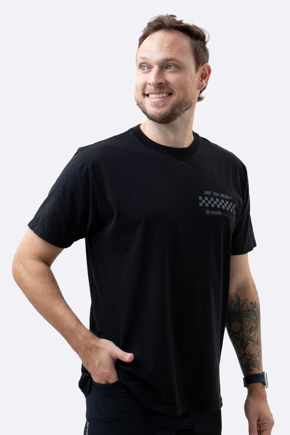 Camiseta HUPI Casual Preta Let's Go Racing