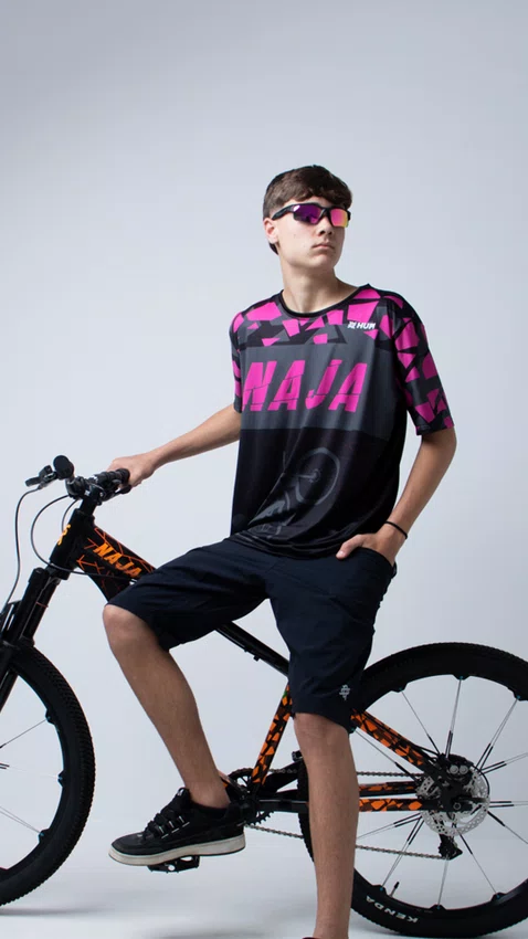 Camiseta Masculina HUPI Bike Naja Preto/ Pink