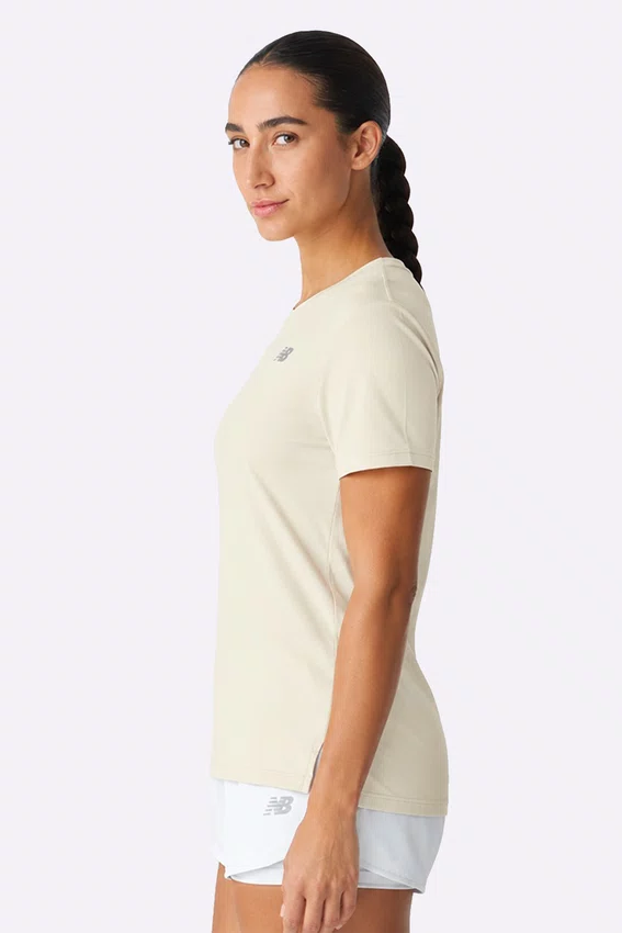 Camiseta New Balance Sport Essentials Feminina Off White