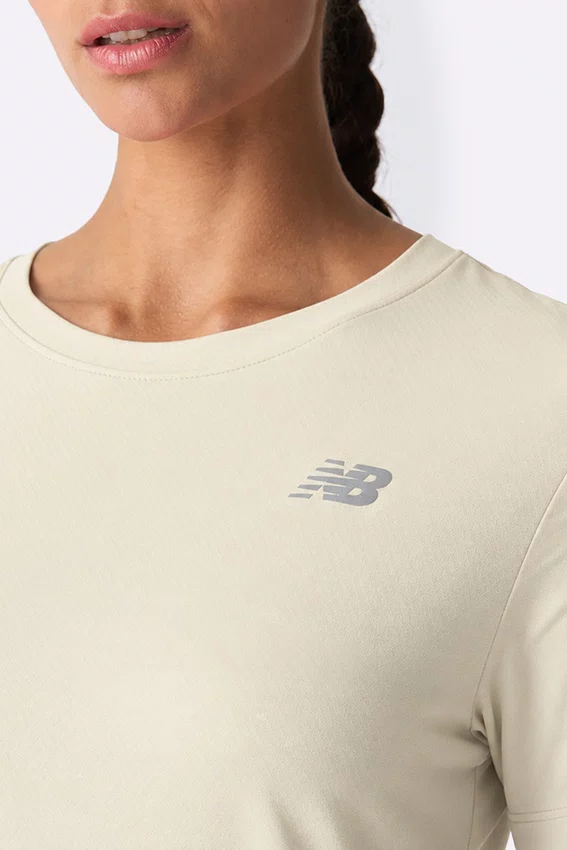 Camiseta New Balance Sport Essentials Feminina Off White