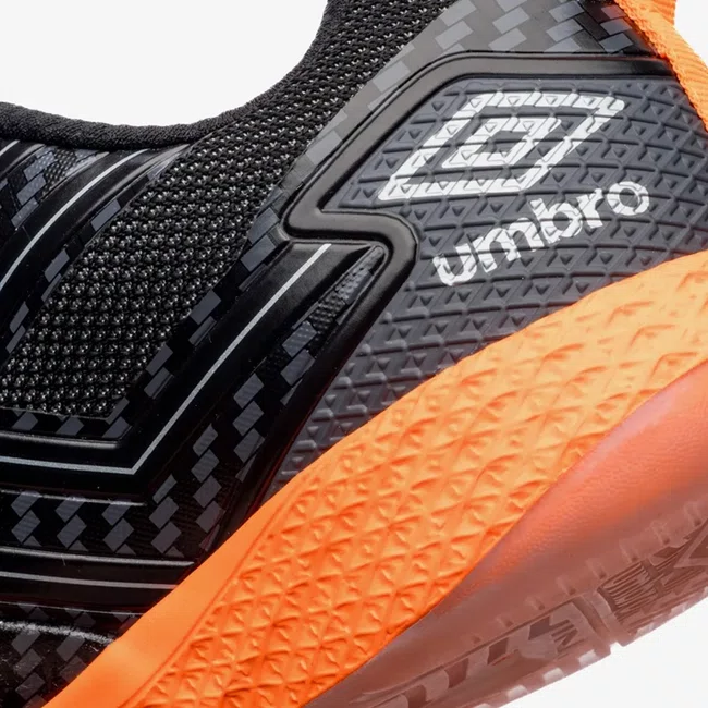 Chuteira Futsal Umbro Pro 5 Bump Preto/Laranja