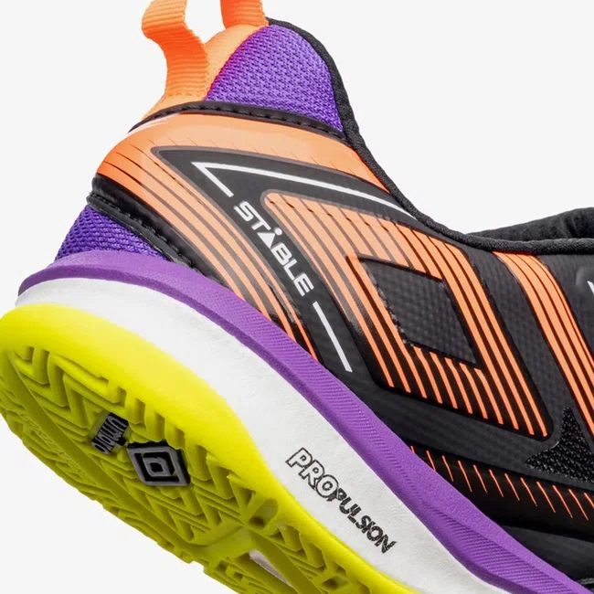Chuteira Futsal Umbro Pro 5 Stable Preto/Laranja