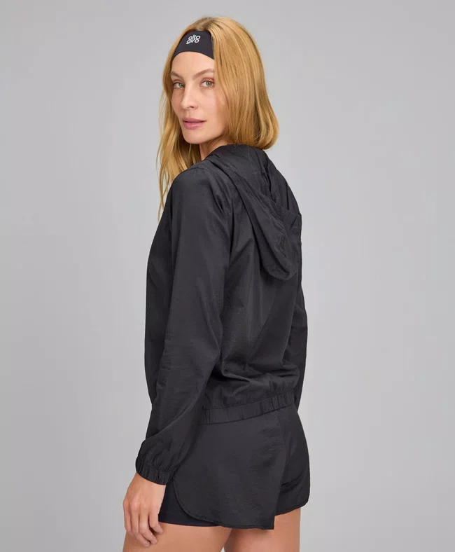 Jaqueta Corta Vento com Capuz Alto Giro Feminina Preto