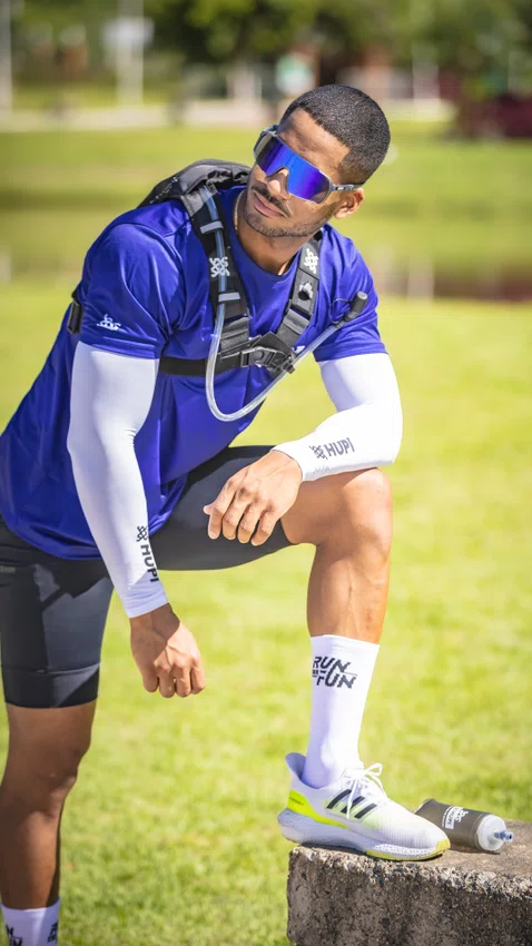 Manguito HUPI Logo Branco Proteção UV50+