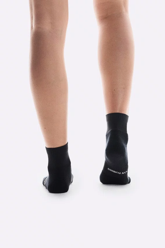 Meia On Core Run Sock Mid 2P Unissex Preta
