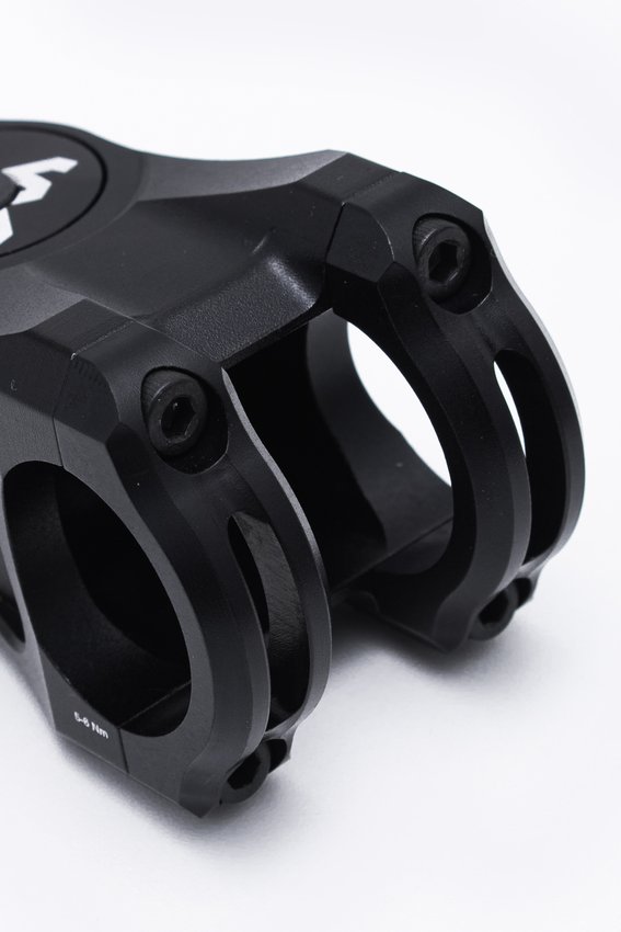 Avanço Suporte Guidão HUPI Strip 31.8mm 50mm - Preto
