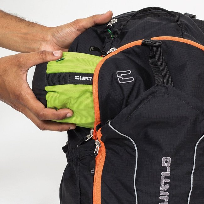 Mochila Curtlo Trail Lite 23L Preto e Laranja