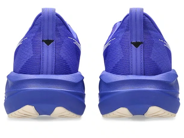 Tênis ASICS Novablast 5 Feminino Azul e Branco