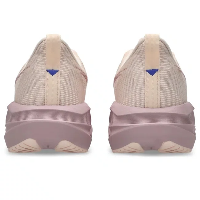 Tênis ASICS Novablast 5 Feminino Rosa e Bege