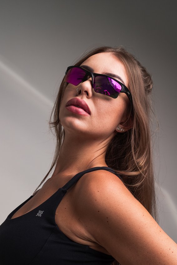 Óculos de Sol HUPI Garbo Armação Preto Lente Rosa Espelhado