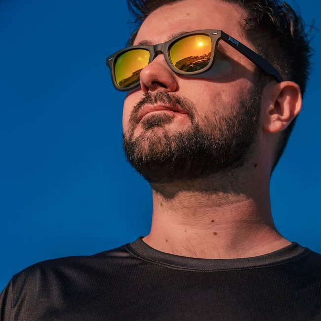 Óculos de Sol HUPI Wave Armação Preto Lente Dourado Espelhado