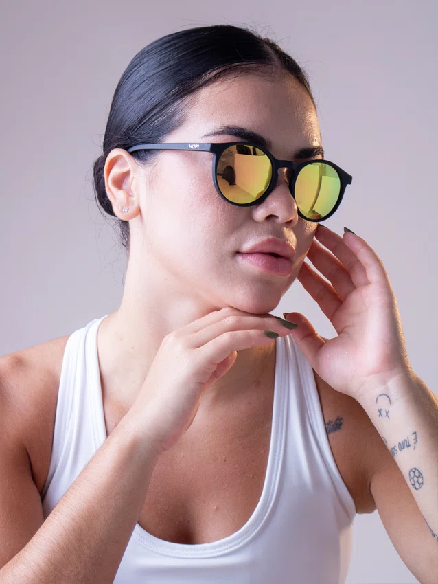 Óculos de Sol HUPI Tribus Preto Lente Dourado Espelhado