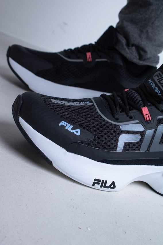 Tênis Fila Recovery Feminino Preto/Coral