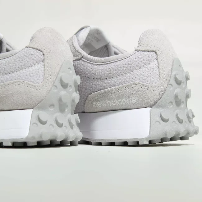 Tênis New Balance 327 v1 Feminino Cinza e Branco