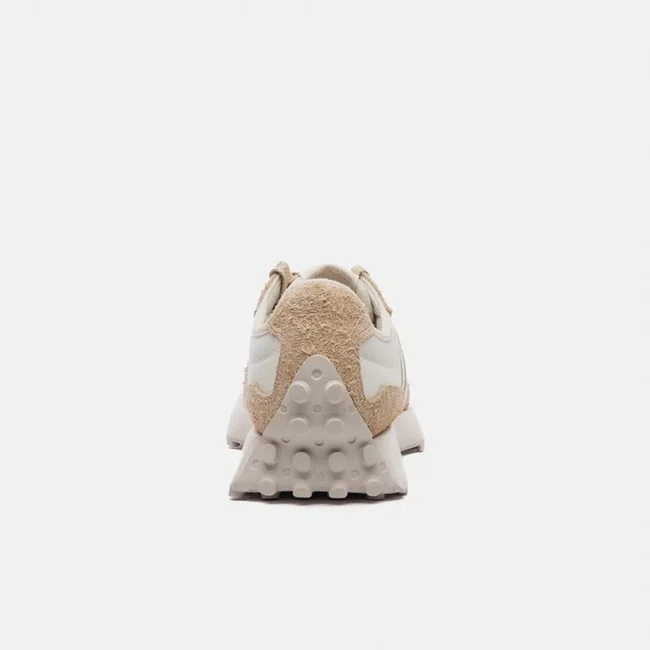 Tênis New Balance 327 v1 Bege e Dourado