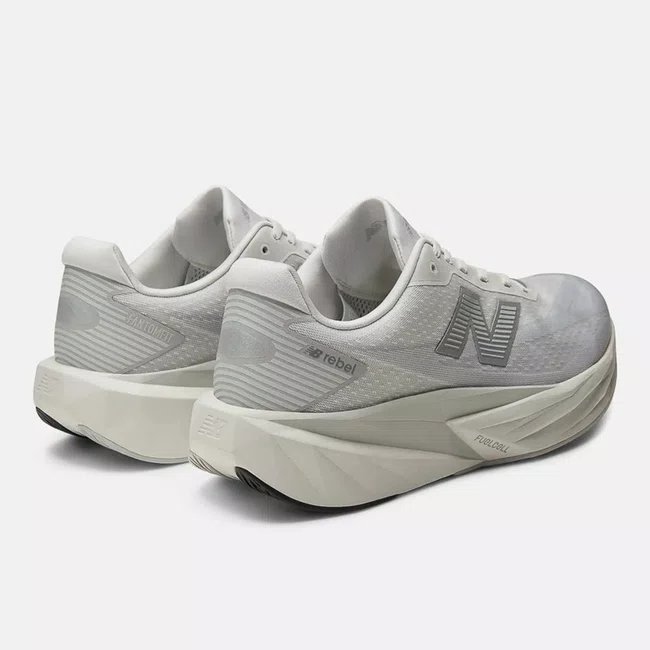 Tênis New Balance FuelCell Rebel v5 Masculino Cinza Claro