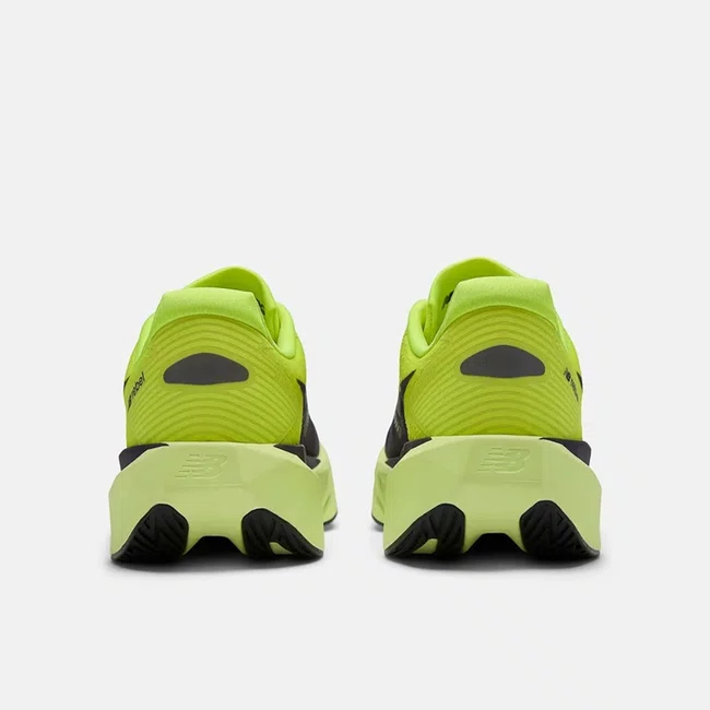 Tênis New Balance FuelCell Rebel v5 Masculino Verde Neon