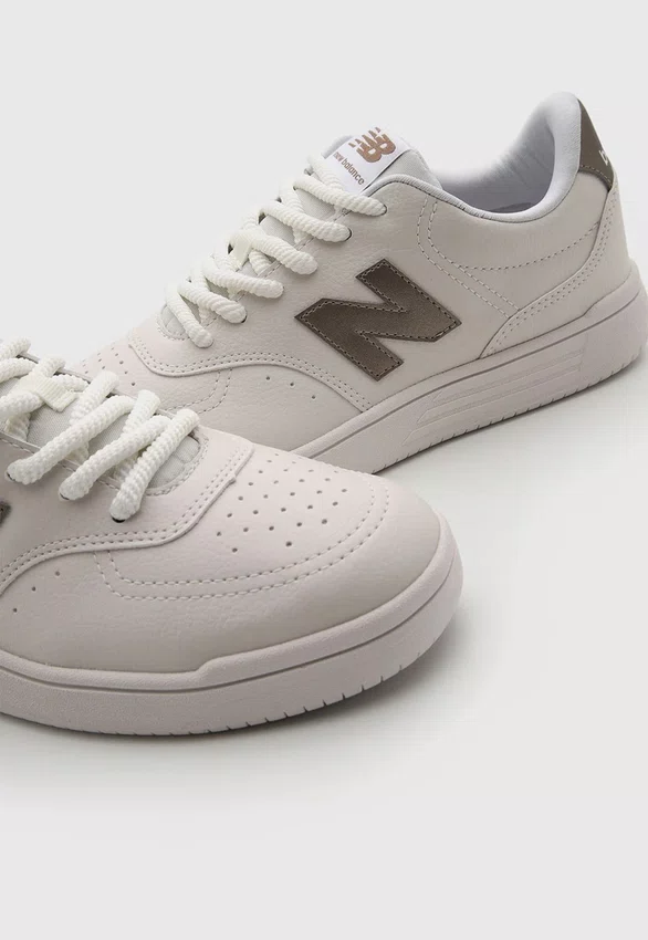 Tênis New Balance BB80 Feminino Bege e Prata Velho