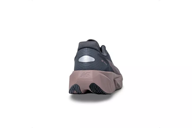 Tênis New Balance FuelCell Rebel v5 Feminino Grafite e Rose Velho