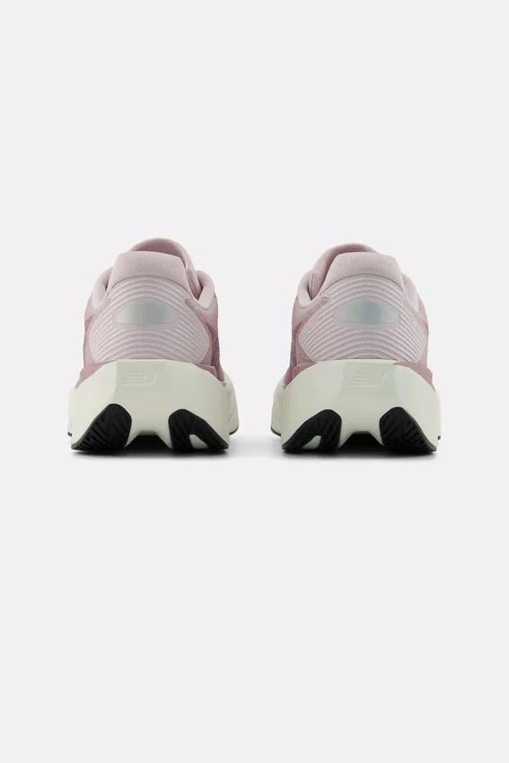 Tênis New Balance FuelCell Rebel v5 Feminino Rosa