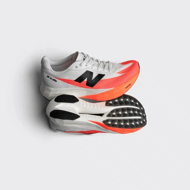 Tênis New Balance FuelCell SuperComp Elite v5 Feminino Branco/Laranja Neon