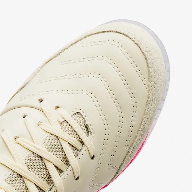 Chuteira Futsal Umbro Pro 5 Bump Masculina Bege e Rosa 