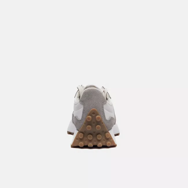 Tênis New Balance 327 v1 Cinza e Dourado