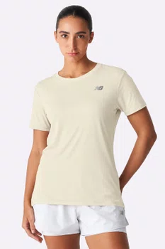 Camiseta New Balance Sport Essentials Feminina Off White