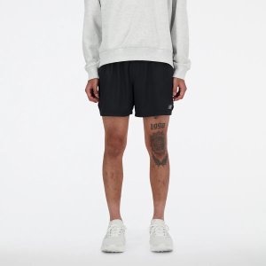 Shorts New Balance Run Club 5" Masculino Preto Shorts New Balance Run Club 5" Masculino Preto