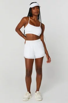 Shorts Sobreposto Eterno Abertura Lateral Branco