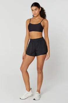 Shorts Sobreposto Eterno Abertura Lateral Preto