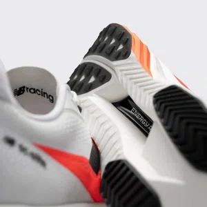 Tênis New Balance FuelCell SuperComp Elite v5 Masculino | Placa de