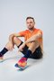 Camiseta Color Laranja, Bermuda Running e Meia