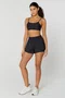 Shorts Sobreposto Eterno Abertura Lateral Preto