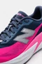 Tênis New Balance FuelCell Rebel v5 Feminino Azul Marinho e Rosa